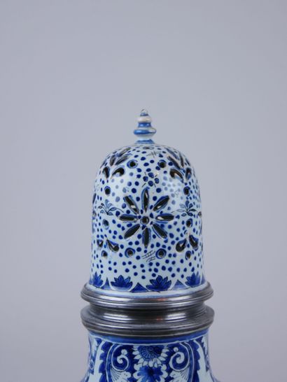 null ROUEN : 

Saupoudroir in earthenware with decoration of lambrequins in blue...