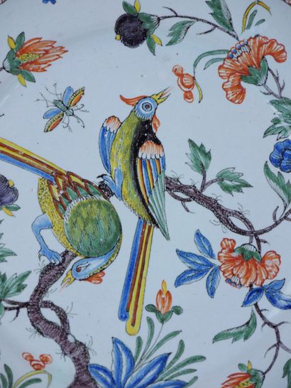 null ROUEN : 

Earthenware plate with polychrome decoration of exotic birds on branches.

Eighteenth...