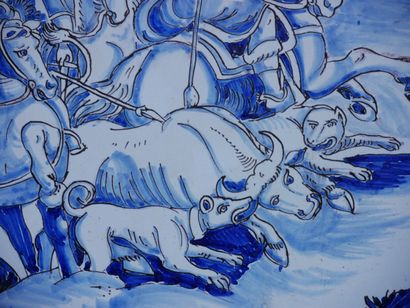 null NEVERS :

Grand plat en faïence à décor en camaïeu bleu d'une scène de chasse....