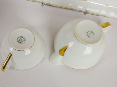null 
A.VIGNAUD pour la manufacture de LIMOGES




Service café en porcelaine blanche...