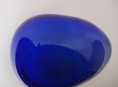 null 
DAUM France 




Cendrier en verre multicouches teinté bleu de forme navette....