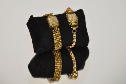 null Deux montres bracelets de dame en métal doré BARBAL et VIXA, les cadrans émaillés...