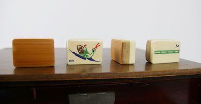 null CHINA

MAHJONG in its wooden box opening to 5 drawers, zinc drawers. The tokens...