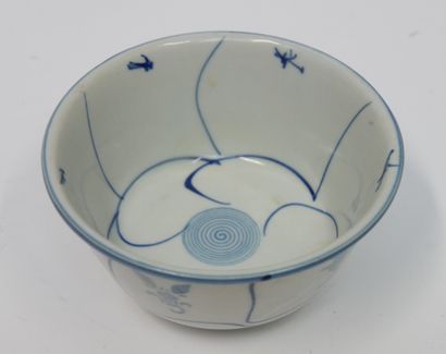null CHINE

Deux bols en porcelaine à décor d'oiseau sur un branchage fleuri, sur...