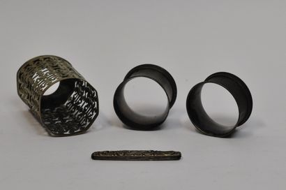 null Silver lot including : 

- 2 napkin rings. Weight : 59,15 gr

- A small folding...