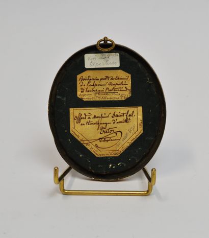 null 
Oval medallion containing a fragment of mahogany wood with the mention "Reported...