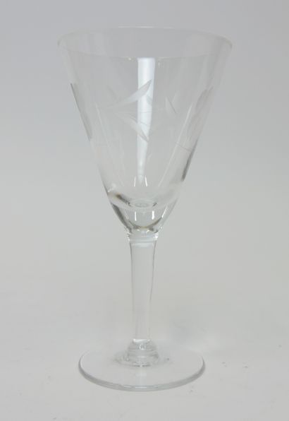 null Six verres à vin en cristal gravé 

Hauteur : 16 cm - Diamètre : 8 cm



Le...