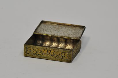 null Set of 3 silver and gold metal boxes including : 

- A book-shaped box decorated...