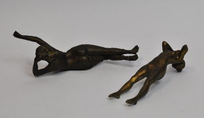 null Lot en bronze comprenant 4 projets de nus féminins. 

Dimensions : 7 x 23 x...