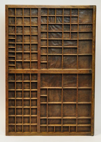 null Two wooden printing racks. 

80 x 47 cm and 65 x 44 cm 



Collection of the...