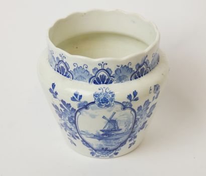 null DELFT

White and blue earthenware pot cover decorated with mills and sailboats...