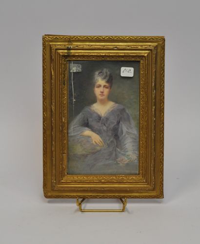null Renée de MIRMONT (1868 - 1918)

Portrait of a lady of quality holding a rose...