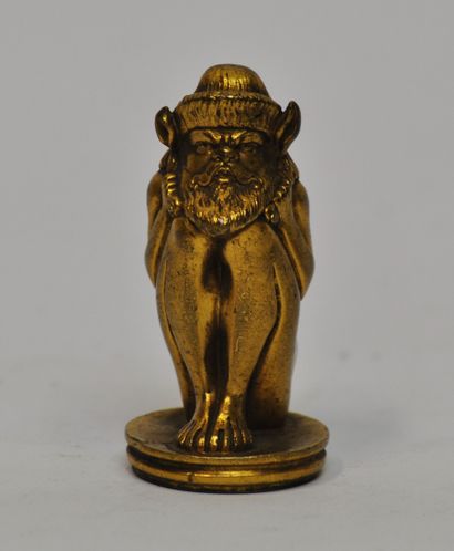 null Gilt bronze seal representing a crouching satyr. Circa 1900

Height : 6,5 cm...