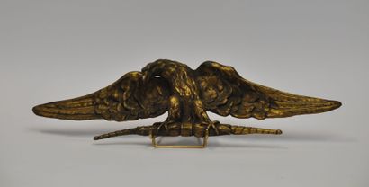 null Lot d'aigles en bronze comprenant : 

- Un aigle les ailes déployées sur piédouche....