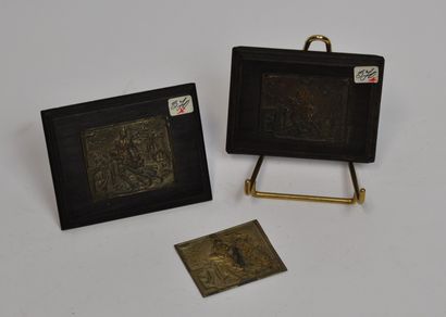 null Lot around the Post Office including : 

 - Three silver-plated metal plaques,...