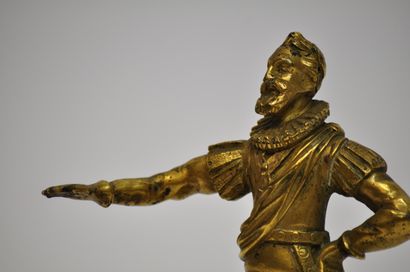 null Sculpture en bronze ciselé et doré figurant Herni IV assis sur un tabouret levant...