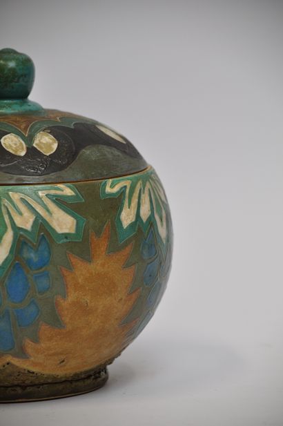 à REVERNAY 

Enamelled stoneware covered vase with geometric decoration of bunches...