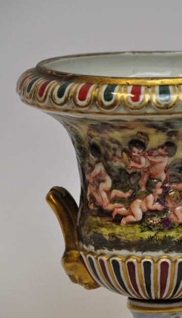 null CAPODIMONTE NAPLES

Medici shaped vase with polychrome and gold decoration in...