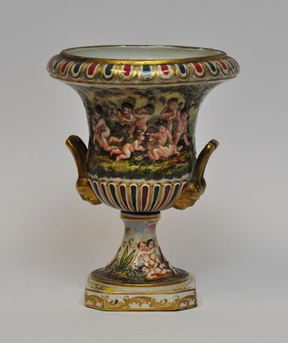 null CAPODIMONTE NAPLES

Medici shaped vase with polychrome and gold decoration in...