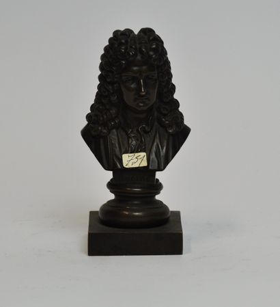 null Buste en bronze à patine médaille représentant le dramaturge Racine (1639-1699)

Hauteur...