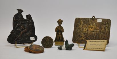 null Lot of Erotica objects including : 

- Two gilt bronze plaques. 13 x 18 and...