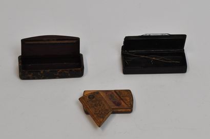 null Set of 8 boxes, cases and empty stamp boxes in carved wood, painted wood, horn...