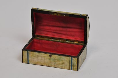 null Small wood and mother-of-pearl chest inlaid with a gilt brass cartouche and...