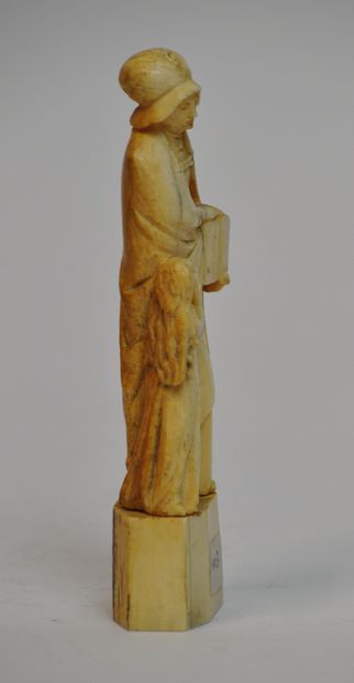 null Sculpture en os représentant saint Anne éducatrice. Hauteur : 13 cm



Le retrait...
