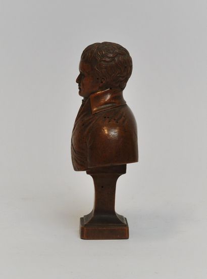 null Boxwood bust representing a man of quality from the late 18th century. 

Height...