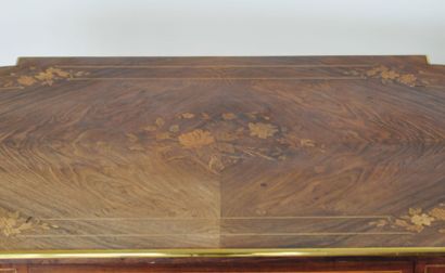  Veneer middle table with floral marquetry decoration opening in the entablature...