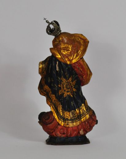 null Virgin of the Assumption in wood carved in the round in polychrome and gold....