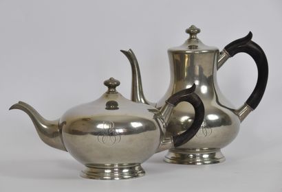 null PRINCE'S PEWTER

Polished pewter and exotic wood tea and coffee set monogrammed...