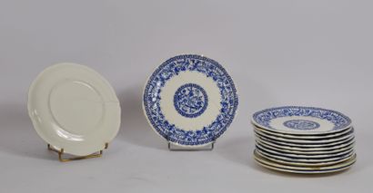 null Lot de vaisselle en porcelaine comprenant :

PIER IMPORT :

Huit grandes assiettes...