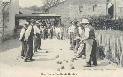 null 1 CARTE POSTALE SPORT & LOISIR : Sélection Rhône. "Une Bonne Partie de Boules"...