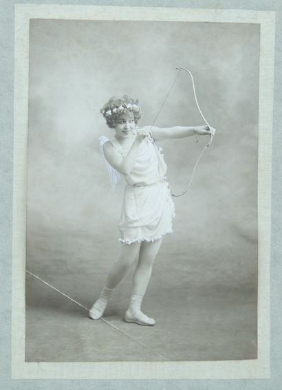 null 24 PHOTOGRAPHIES : XIXème-Belle Epoque. Dont" Danseuse du Moulin Rouge-Photographie...