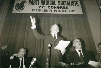 null 78 PHOTOGRAPHS: Socialism. Years 1970-1990, Black and white and various formats....