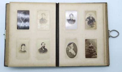 null PHOTOGRAPHS. 2 Albums of the Napoleon III period, containing 141 Family photographs.

Portraits...