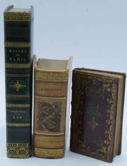 null LOT of religious and miscellaneous volumes, mostly in morocco, with the post....