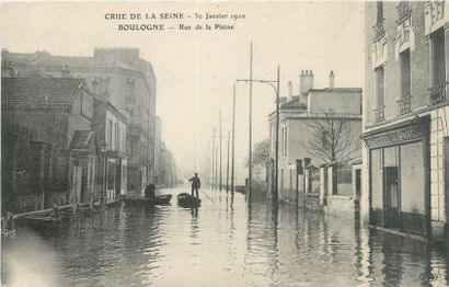 null 85 FLOOD POSTCARDS 1910: Paris and Paris Region. Various publishers. Including"...