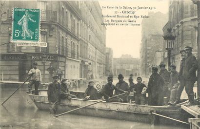 null 85 FLOOD POSTCARDS 1910: Paris and Paris Region. Various publishers. Including"...