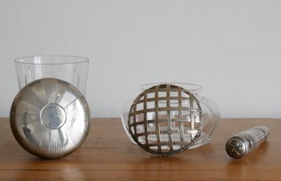 null Lot in glass and silver including: 

A glass candy box and openwork silver lid...