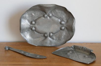 null Pewter tray with mistletoe flowers decoration. Art Nouveau decoration around...