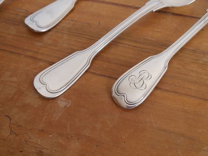 null 12 silver cutlery 925 thousandths to model "net" monogrammed "LB".

Gross weight...