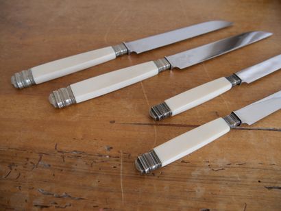 null Suite of 12 small and 12 large knives, the handle in bone. 

Length of the big...