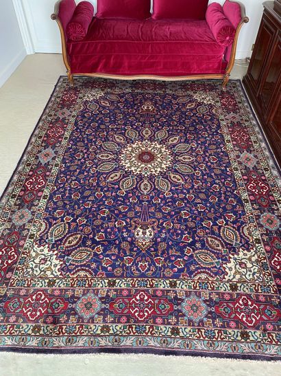 null Large Indo-Persian wool carpet with 4 borders decorated with a central medallion...