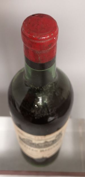 null 1 bouteille Château MAUCAMPS - Macau Médoc 1937 Etiquette légèrement tachée...