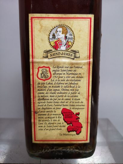 null 1 flacon 70cl RHUM Martinique "Royal Ambré" - Saint James années 1970 Etiquette...