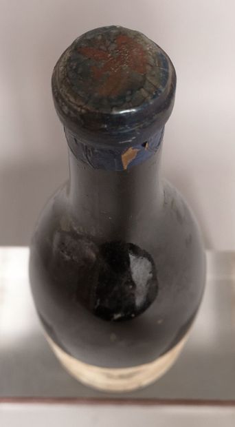  1 bouteille BEAUNE - 1912 Producteur inconnu Etiquette légèrement tachée et abîmée....