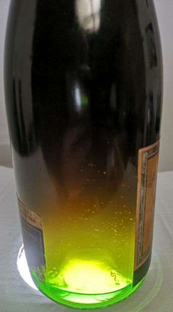  1 bouteille CHAMPAGNE Vve. CLICQUOT PONSARDIN Rosé 1975 Etiquette Import Italie,...