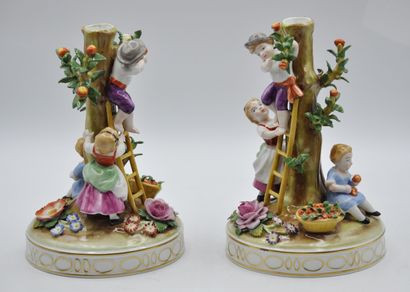 null CAPODIMONTE

Pair of candlesticks in polychrome porcelain decorated with children...